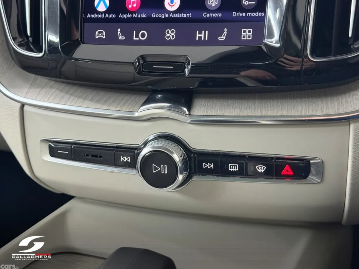 Volvo XC60 SUV, Petrol Plug-in Hybrid, 2023, Black