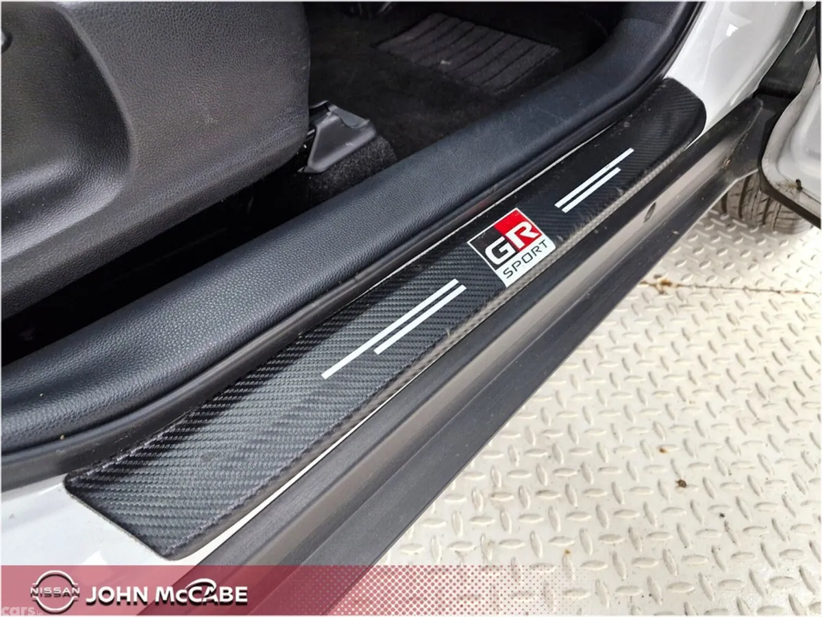 Toyota Yaris Cross Hatchback, Petrol Hybrid, 2023, White