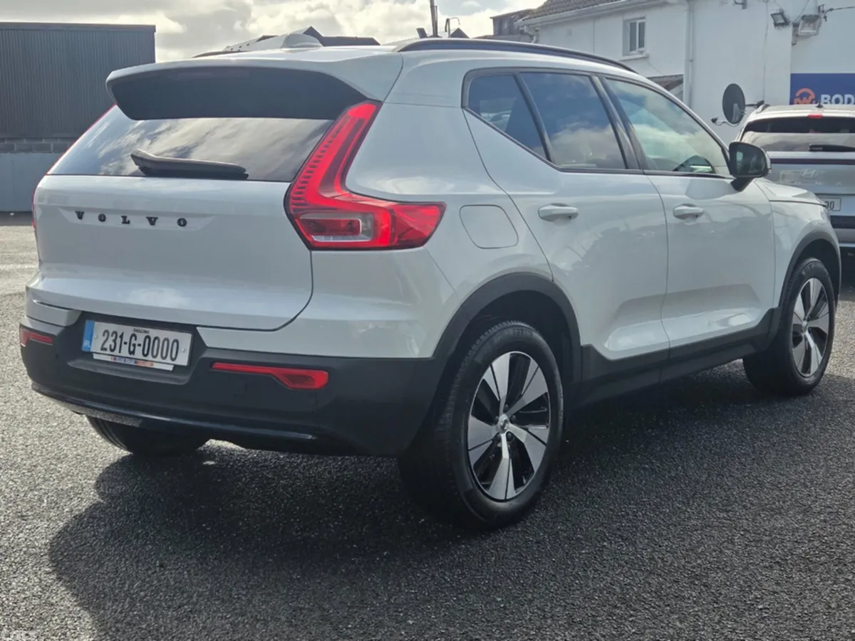 Volvo XC40 Estate, Petrol Plug-in Hybrid, 2023, White