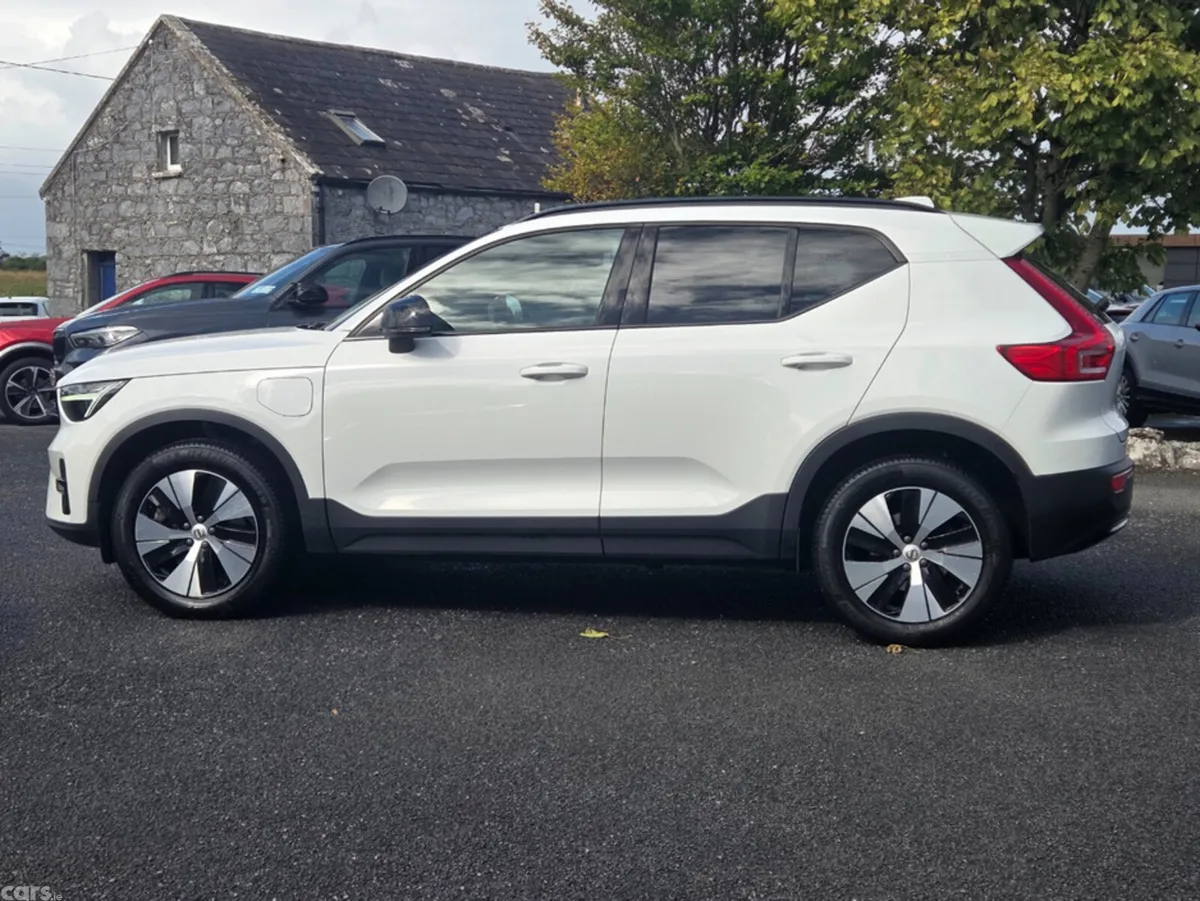 Volvo XC40 Estate, Petrol Plug-in Hybrid, 2023, White