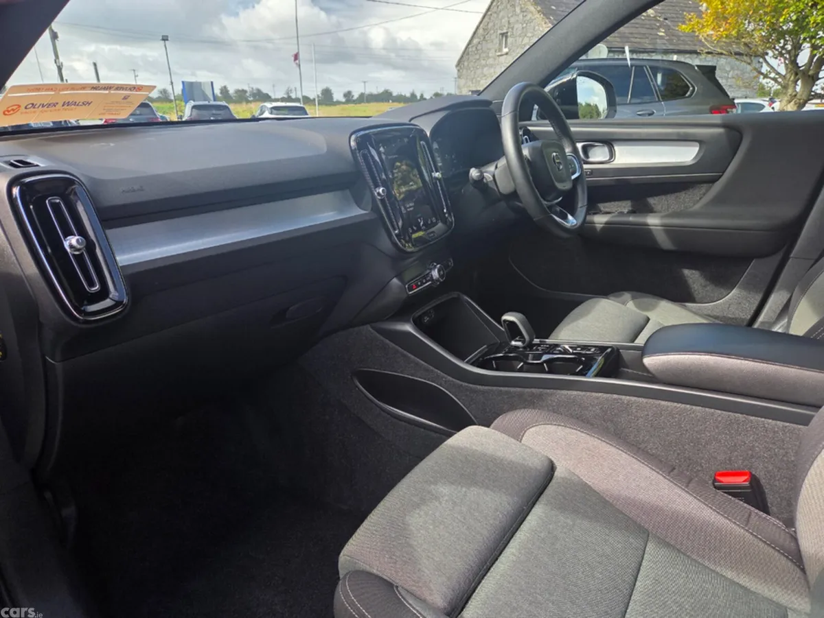 Volvo XC40 Estate, Petrol Plug-in Hybrid, 2023, White