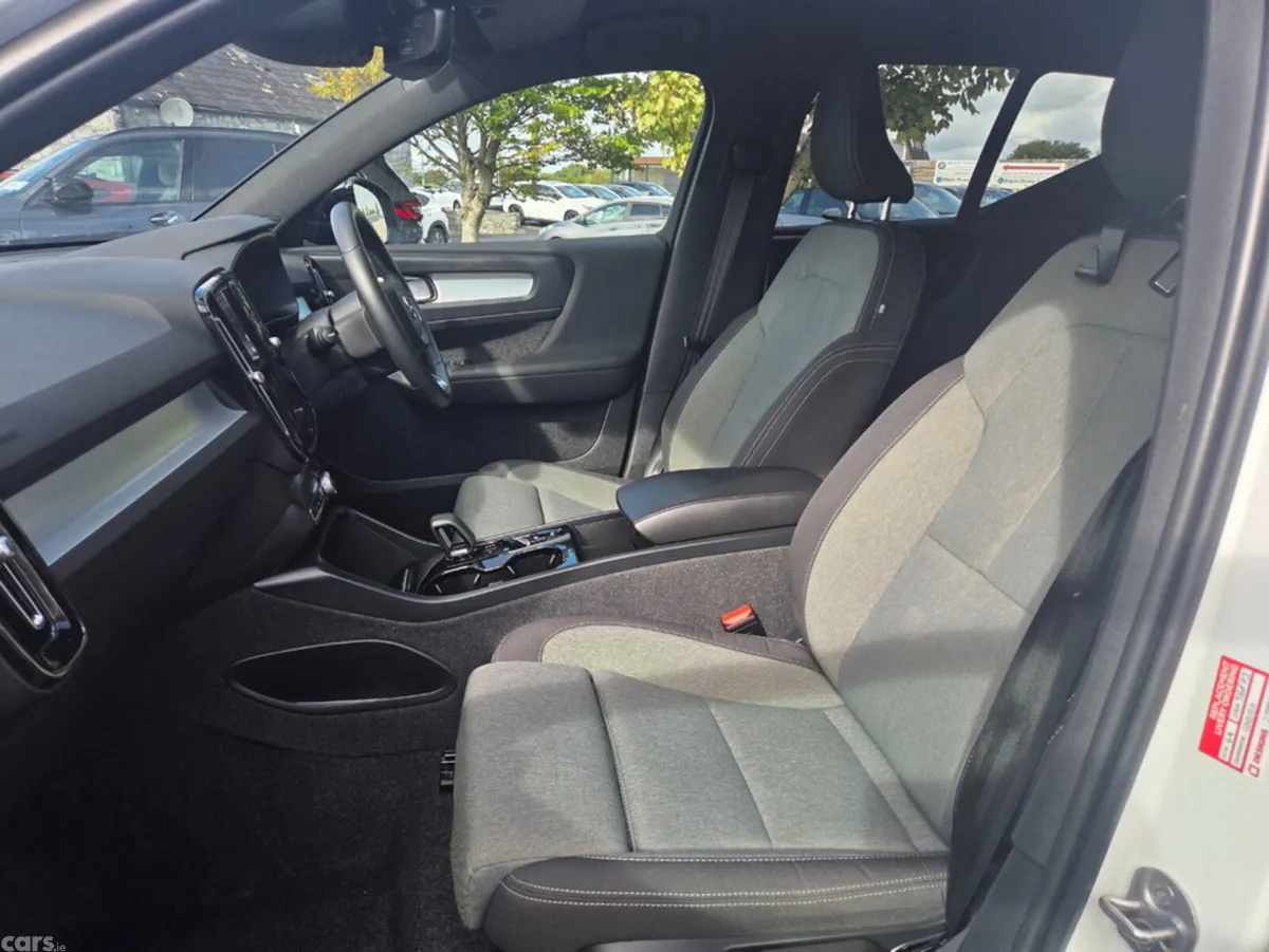 Volvo XC40 Estate, Petrol Plug-in Hybrid, 2023, White