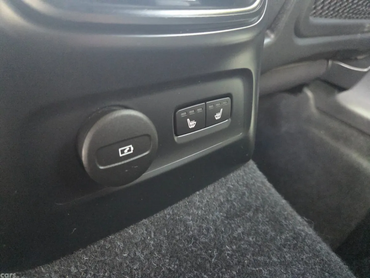Volvo XC40 Estate, Petrol Plug-in Hybrid, 2023, White