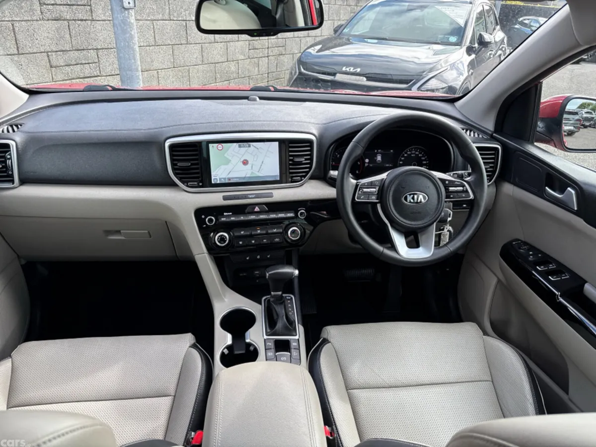 Kia Sportage MPV, Diesel Hybrid, 2021, Red