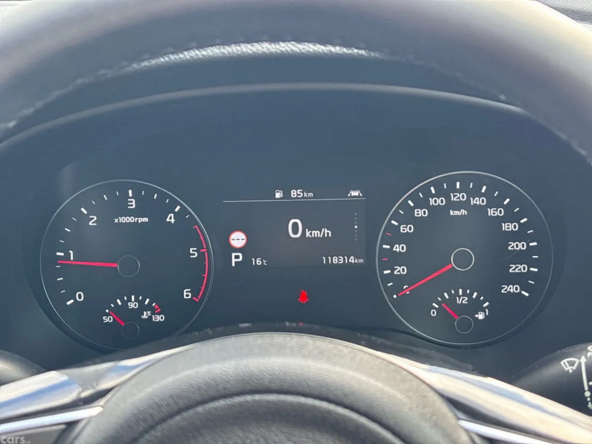 Kia Sportage MPV, Diesel Hybrid, 2021, Red