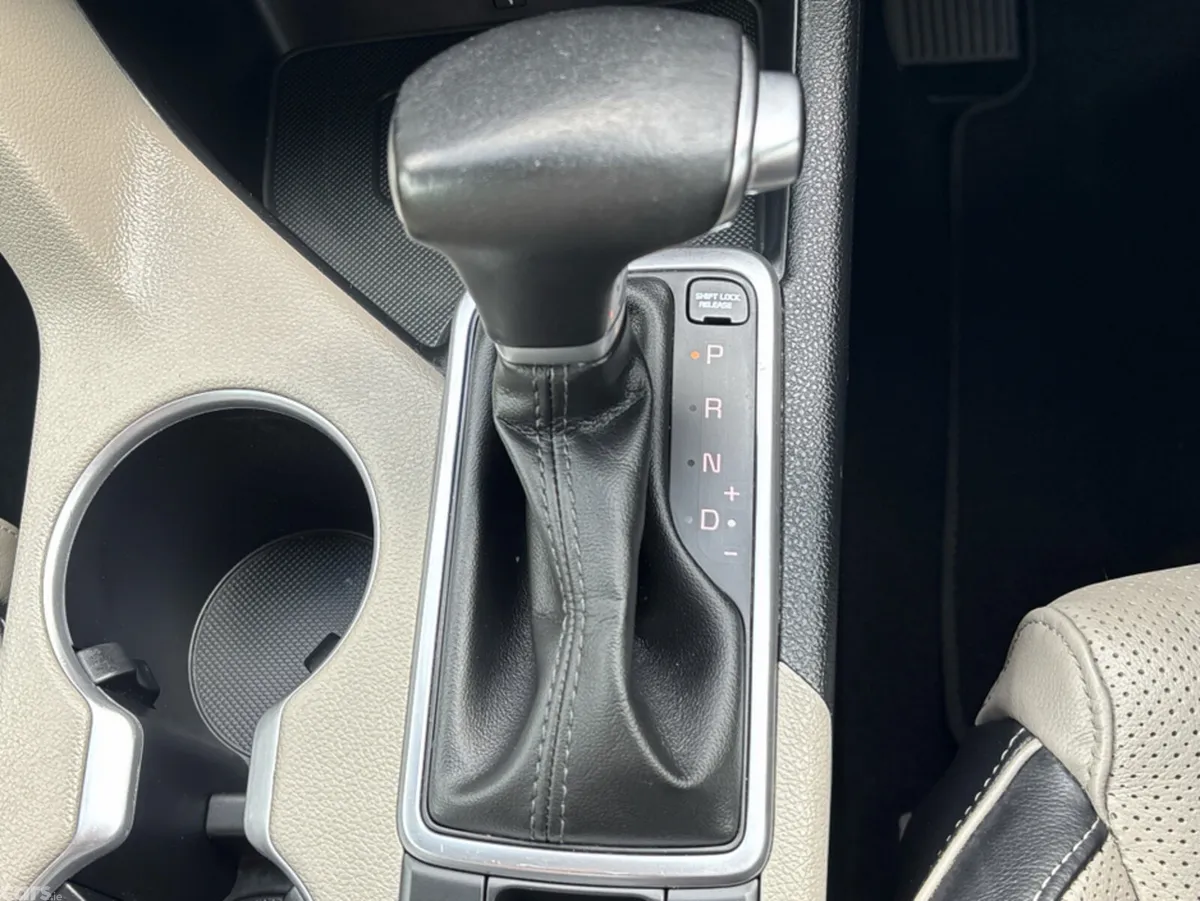 Kia Sportage MPV, Diesel Hybrid, 2021, Red
