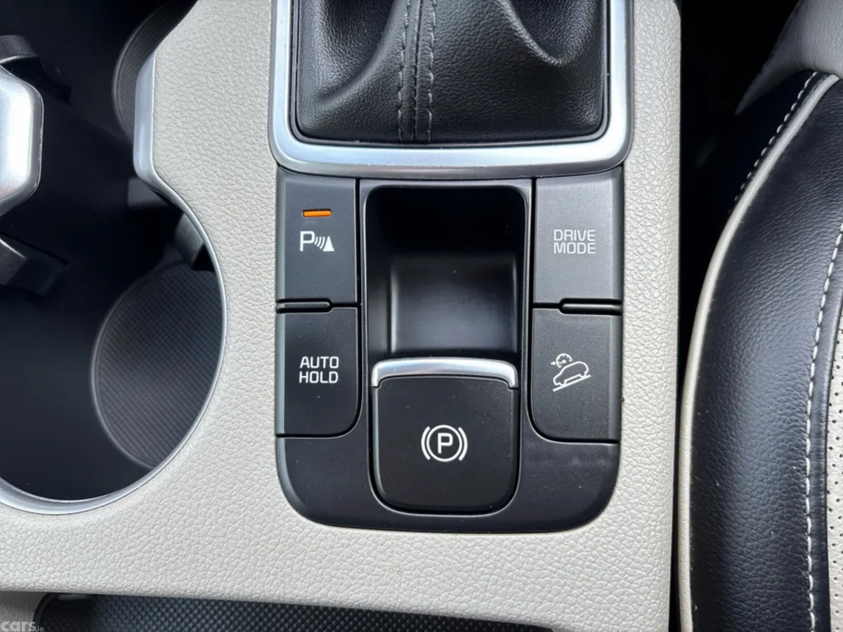 Kia Sportage MPV, Diesel Hybrid, 2021, Red