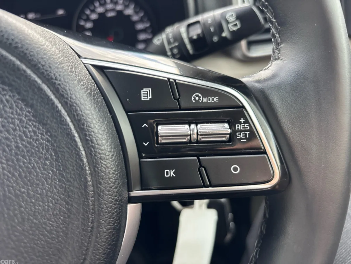 Kia Sportage MPV, Diesel Hybrid, 2021, Red