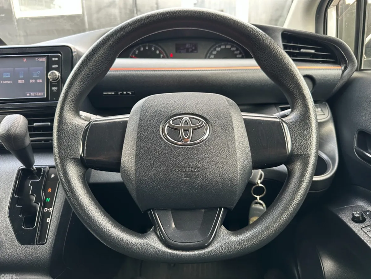 Toyota Sienta MPV, Petrol, 2017, Silver