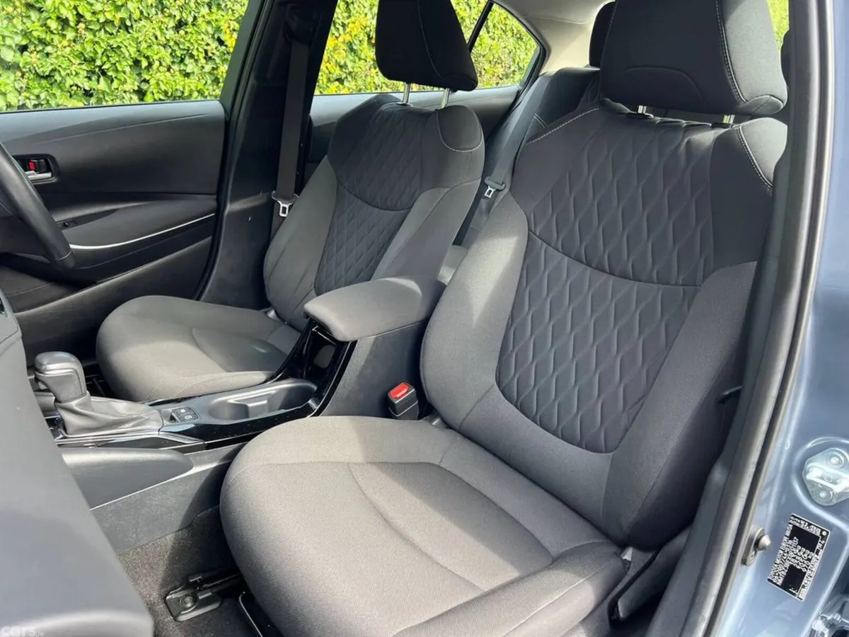 Toyota Corolla Saloon, Petrol Hybrid, 2022, Grey