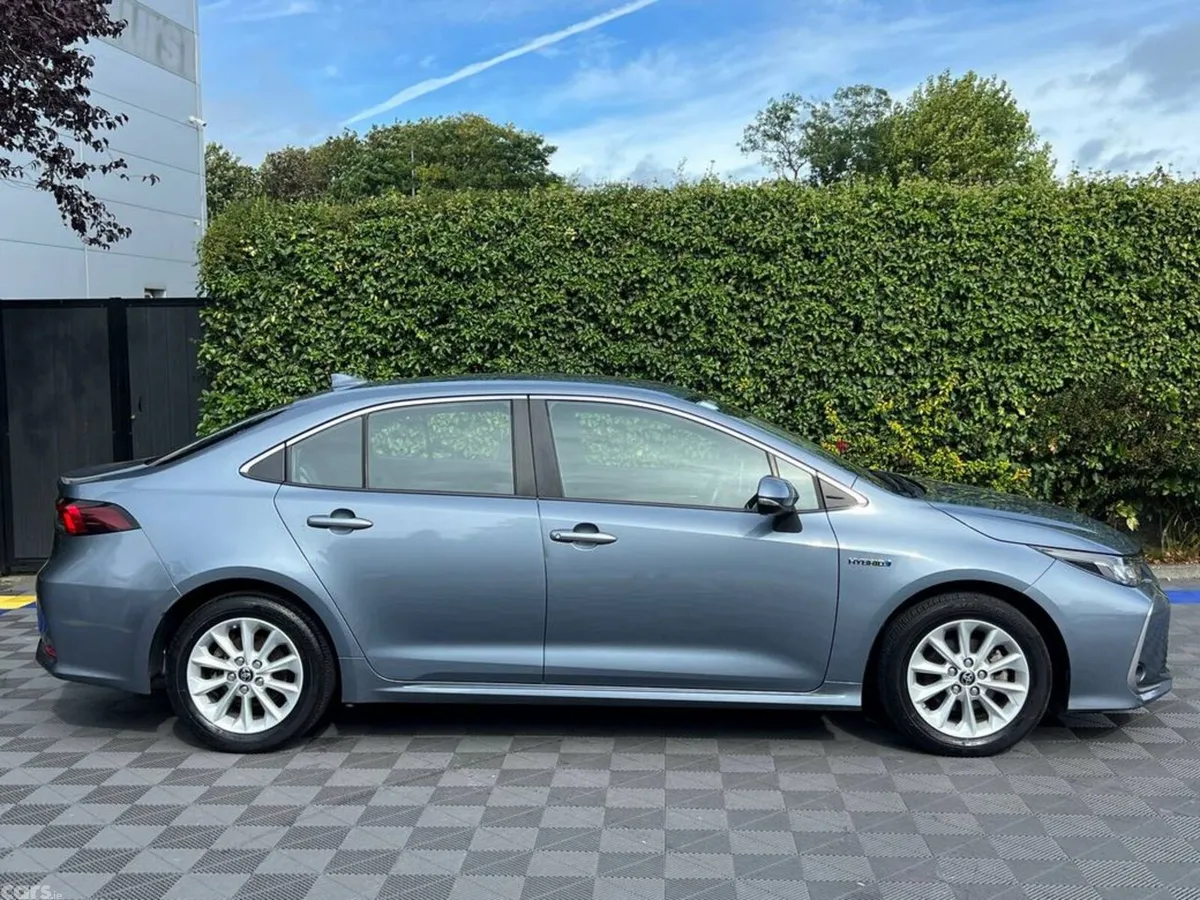 Toyota Corolla Saloon, Petrol Hybrid, 2022, Grey
