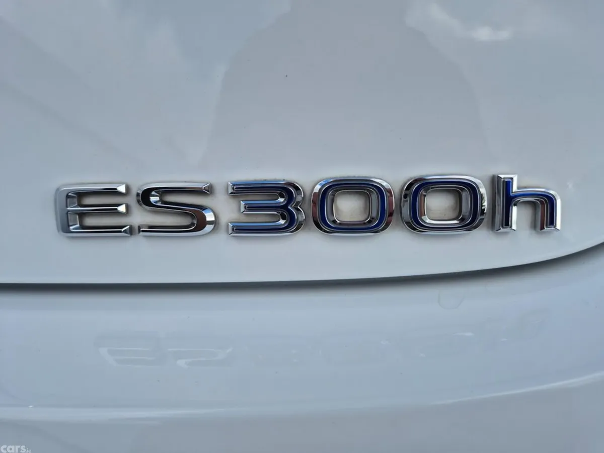 Lexus ES Saloon, Petrol Hybrid, 2021, White