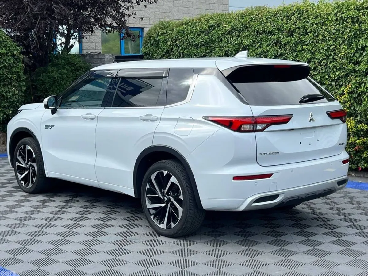 Mitsubishi Outlander SUV, Petrol Hybrid, 2023, White