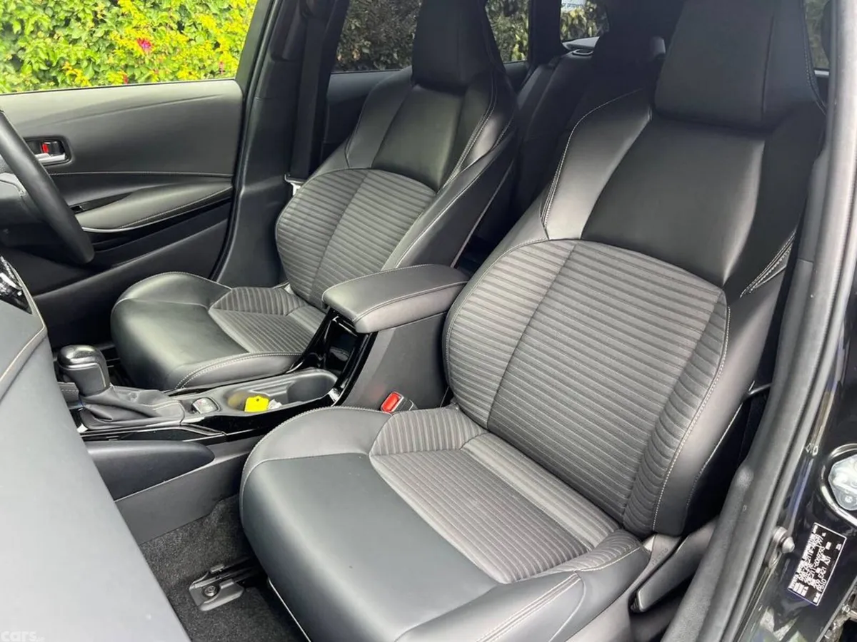 Toyota Corolla Estate, Petrol Hybrid, 2021, Black