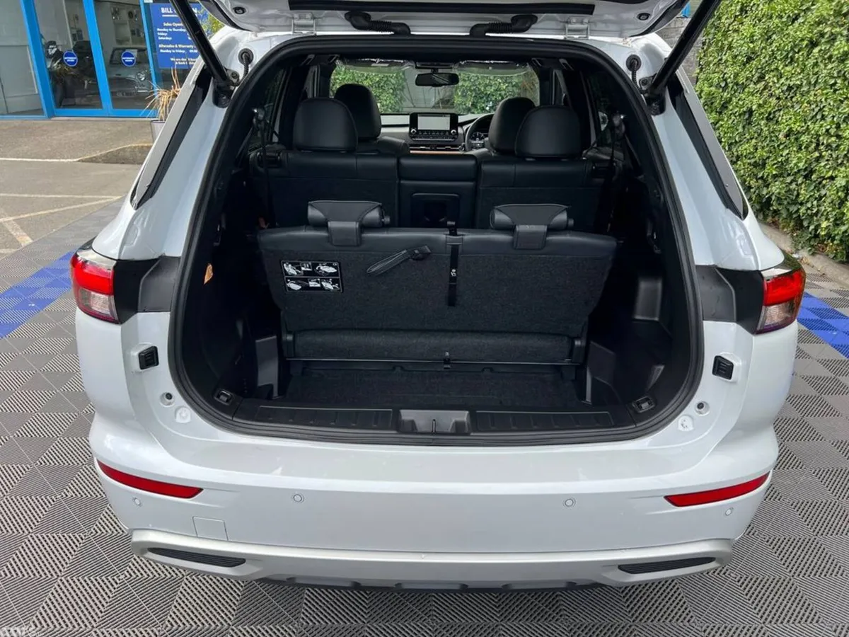 Mitsubishi Outlander SUV, Petrol Hybrid, 2023, White