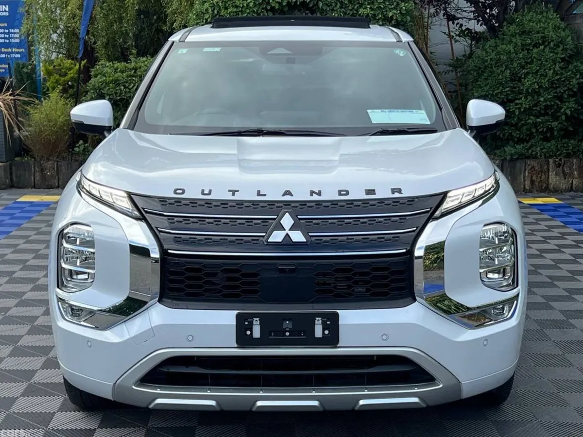 Mitsubishi Outlander SUV, Petrol Hybrid, 2023, White
