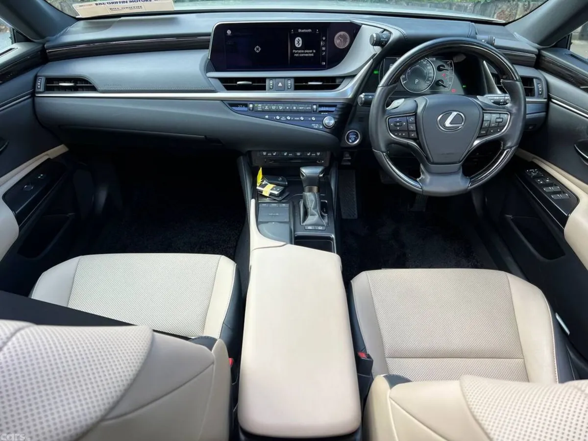 Lexus ES Saloon, Petrol Hybrid, 2021, Gold