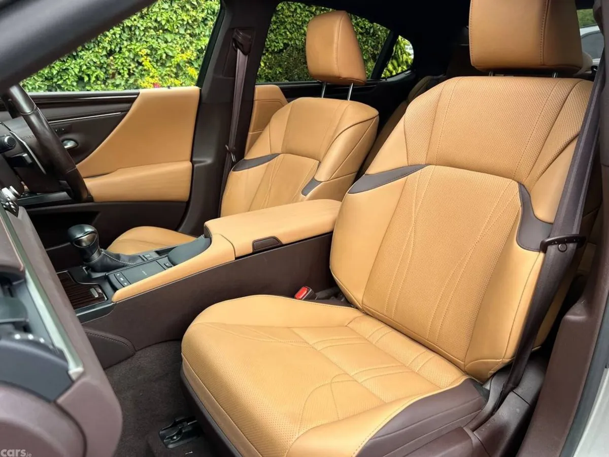 Lexus ES Saloon, Diesel Hybrid, 2021, Gold