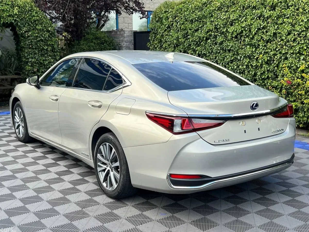 Lexus ES Saloon, Petrol Hybrid, 2021, Gold