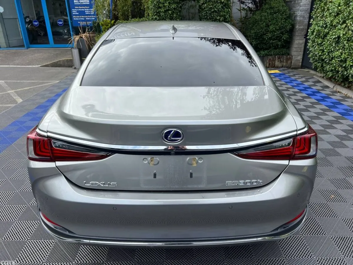 Lexus ES Saloon, Diesel Hybrid, 2021, Gold