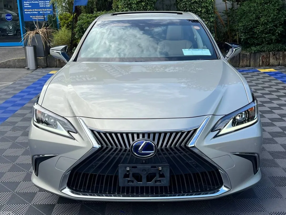 Lexus ES Saloon, Petrol Hybrid, 2021, Gold