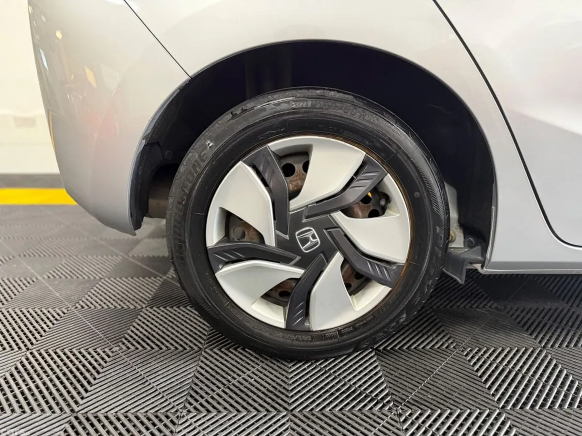 Honda Fit Hatchback, Petrol, 2014, Silver