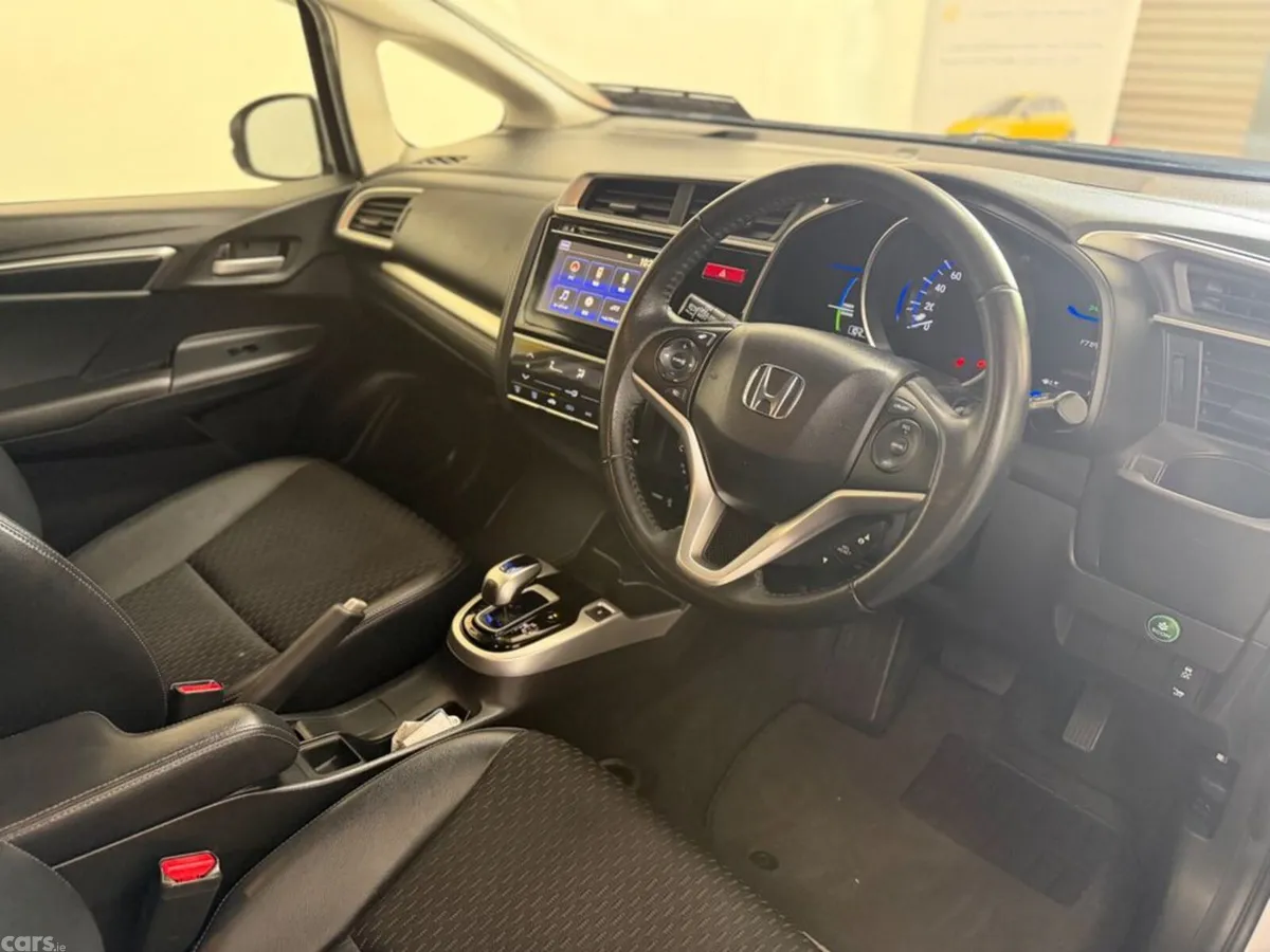 Honda Fit Hatchback, Petrol, 2014, Silver