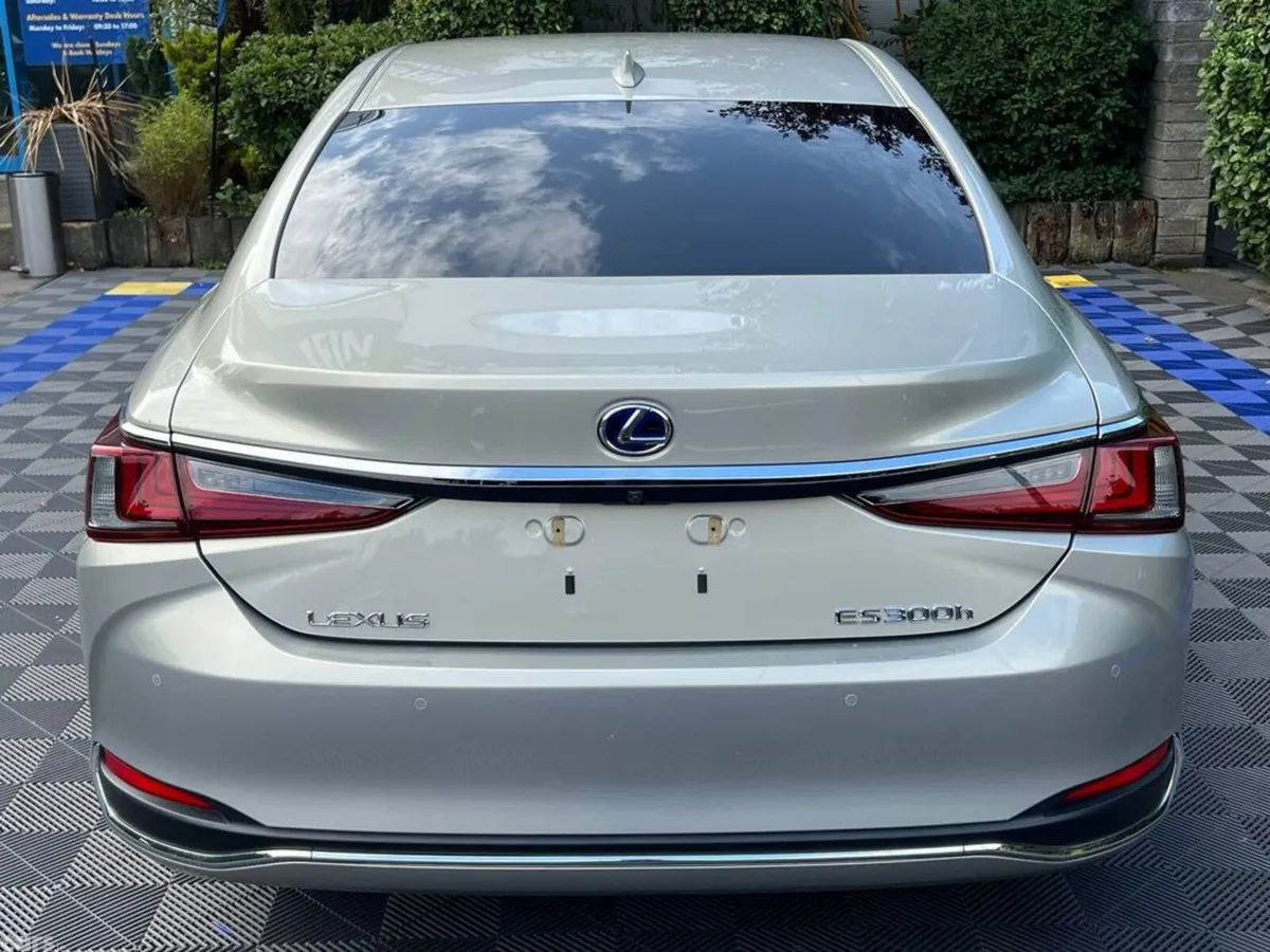 Lexus ES Saloon, Petrol Hybrid, 2021, Gold