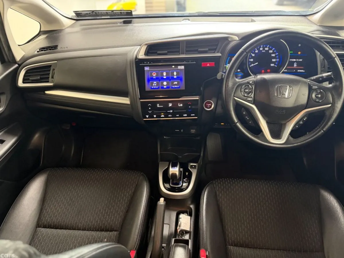 Honda Fit Hatchback, Petrol, 2014, Silver