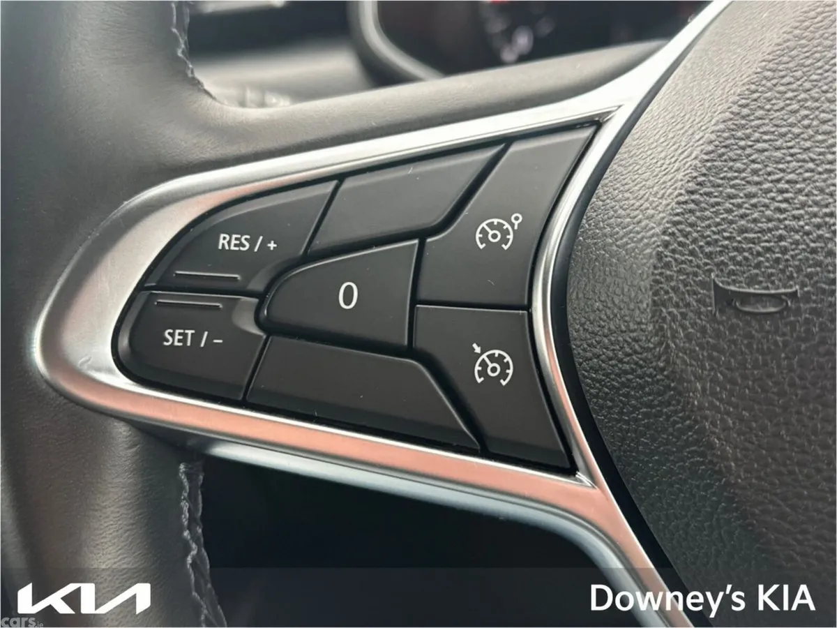 Renault Clio Hatchback, Petrol, 2021, Red
