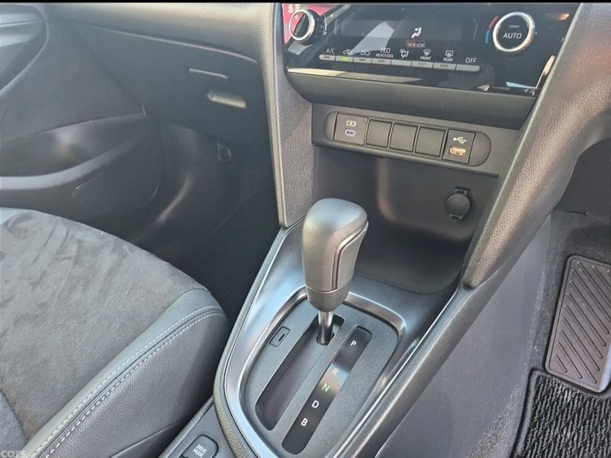 Toyota Yaris Cross SUV, Petrol Hybrid, 2023, White
