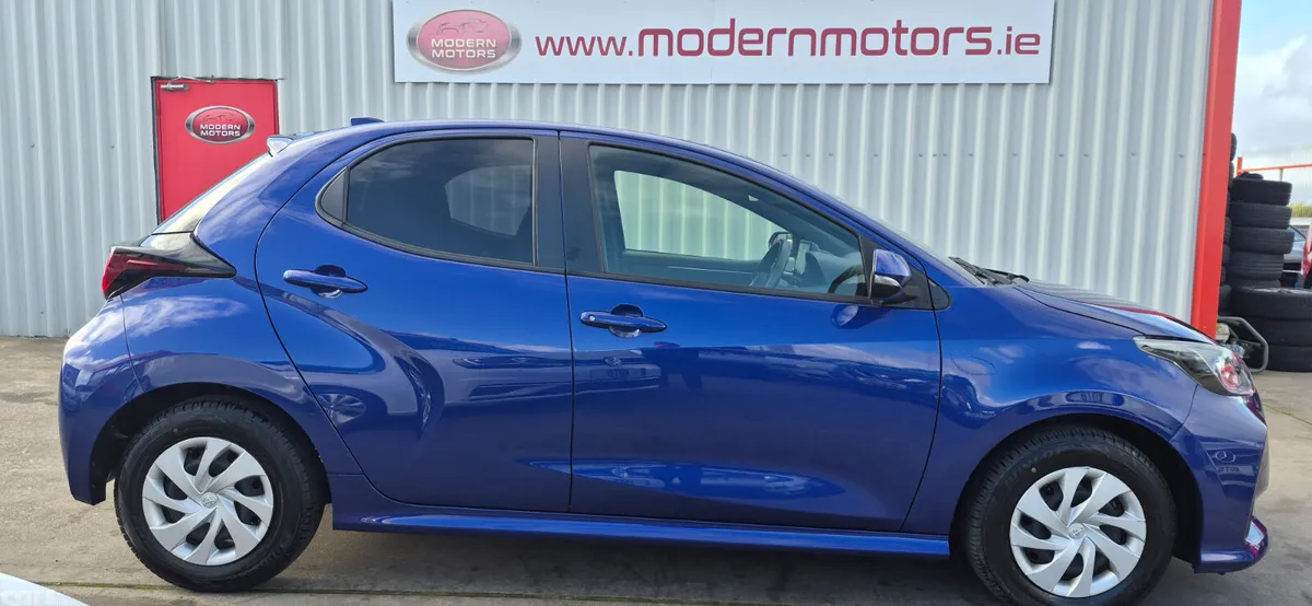 Toyota Yaris Hatchback, Petrol Hybrid, 2021, Blue