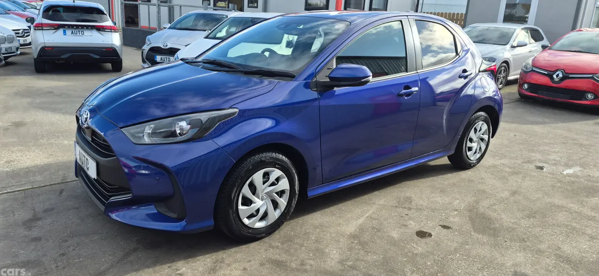 Toyota Yaris Hatchback, Petrol Hybrid, 2021, Blue