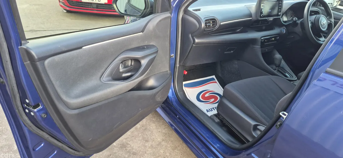 Toyota Yaris Hatchback, Petrol Hybrid, 2021, Blue