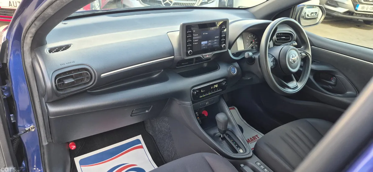Toyota Yaris Hatchback, Petrol Hybrid, 2021, Blue