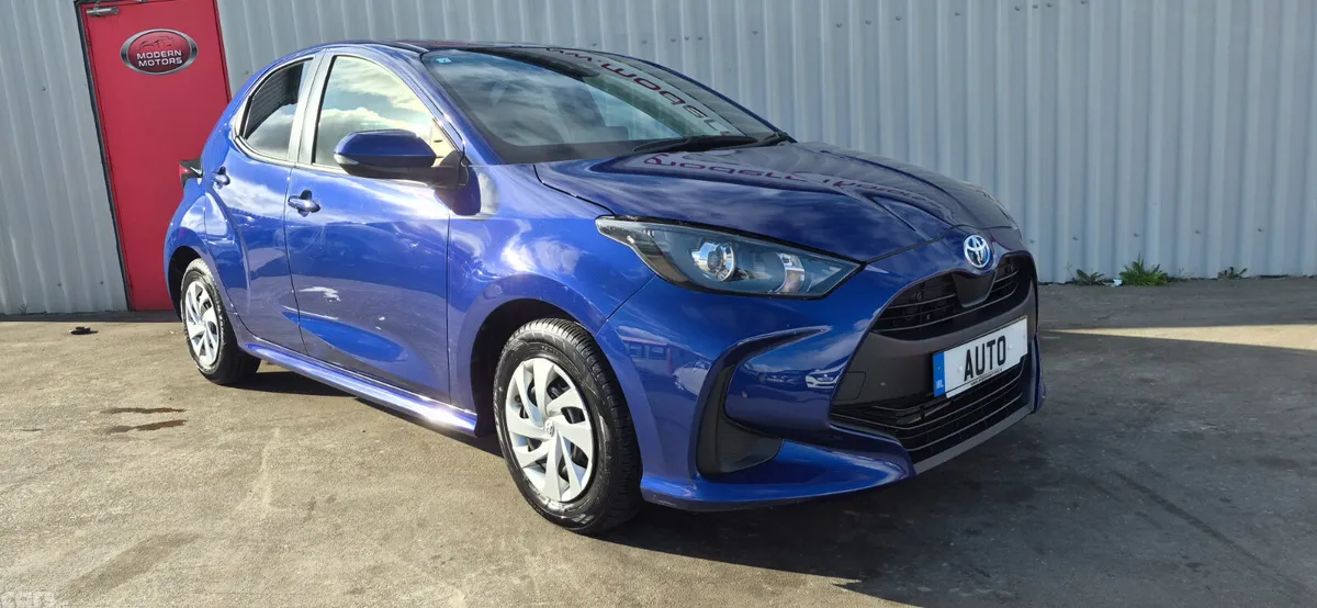 Toyota Yaris Hatchback, Petrol Hybrid, 2021, Blue