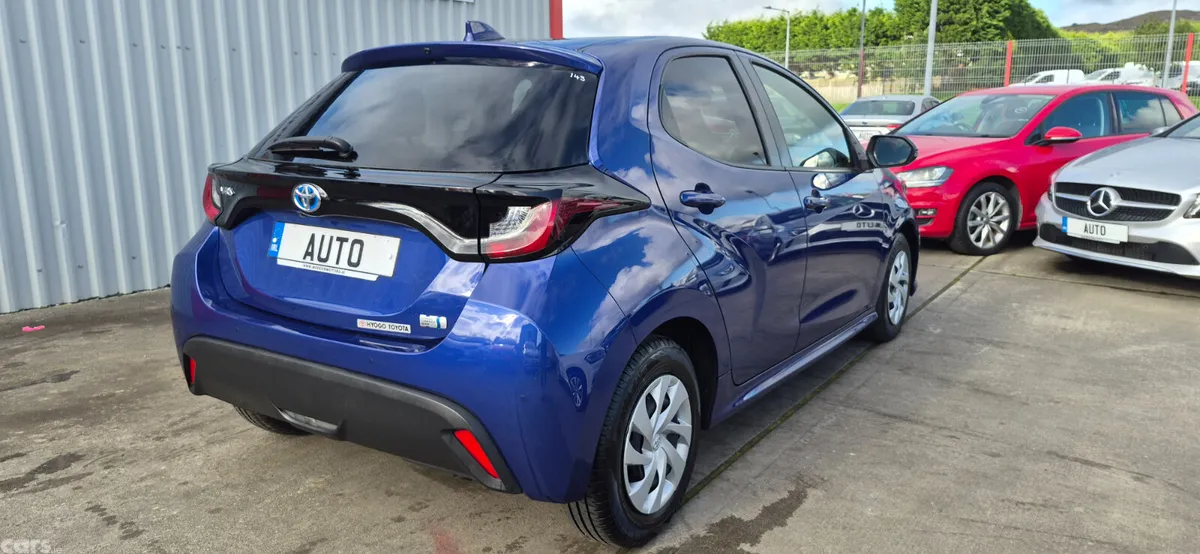 Toyota Yaris Hatchback, Petrol Hybrid, 2021, Blue