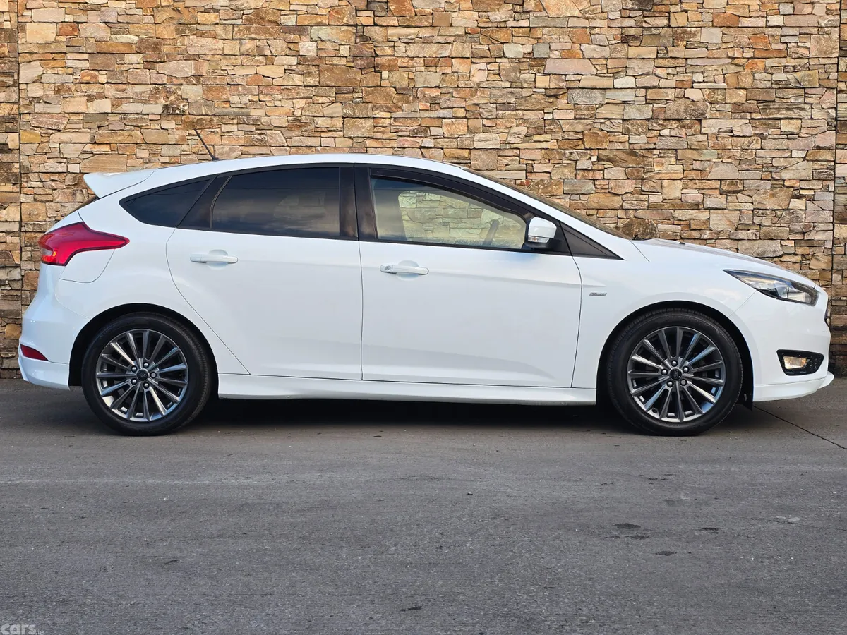 Ford Focus Hatchback, Diesel, 2017, White