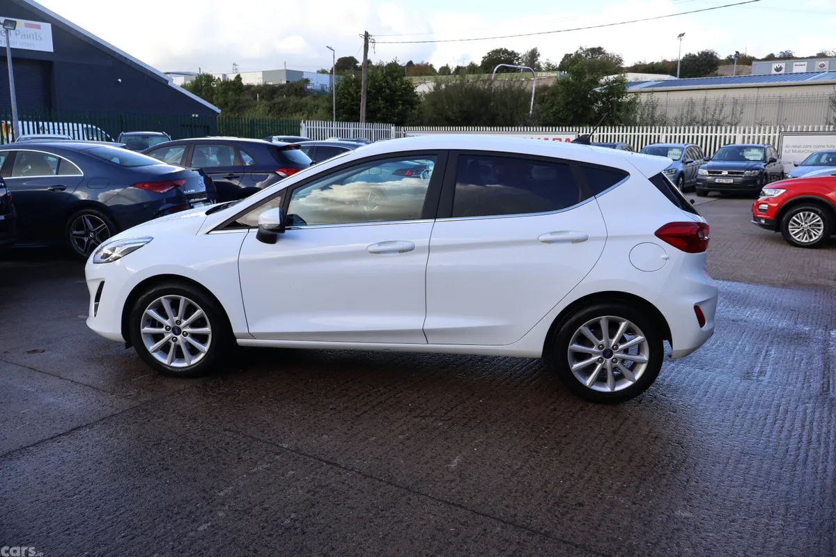 Ford Fiesta Hatchback, Petrol, 2021, White