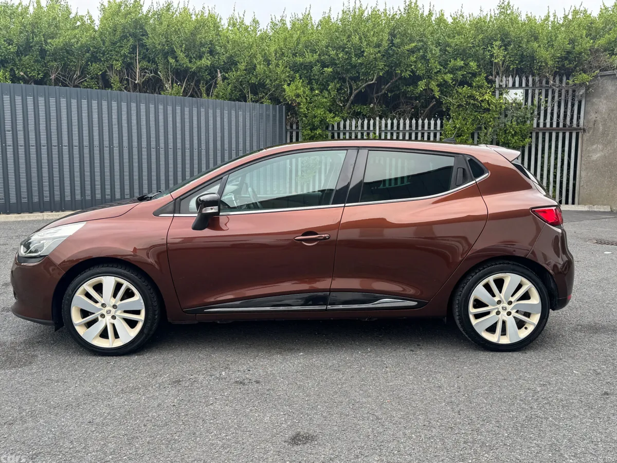 Renault Clio Hatchback, Petrol, 2015, Brown