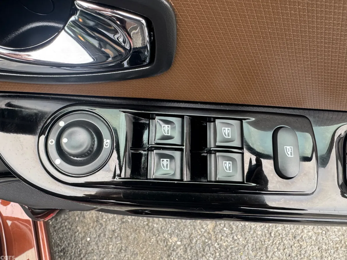 Renault Clio Hatchback, Petrol, 2015, Brown