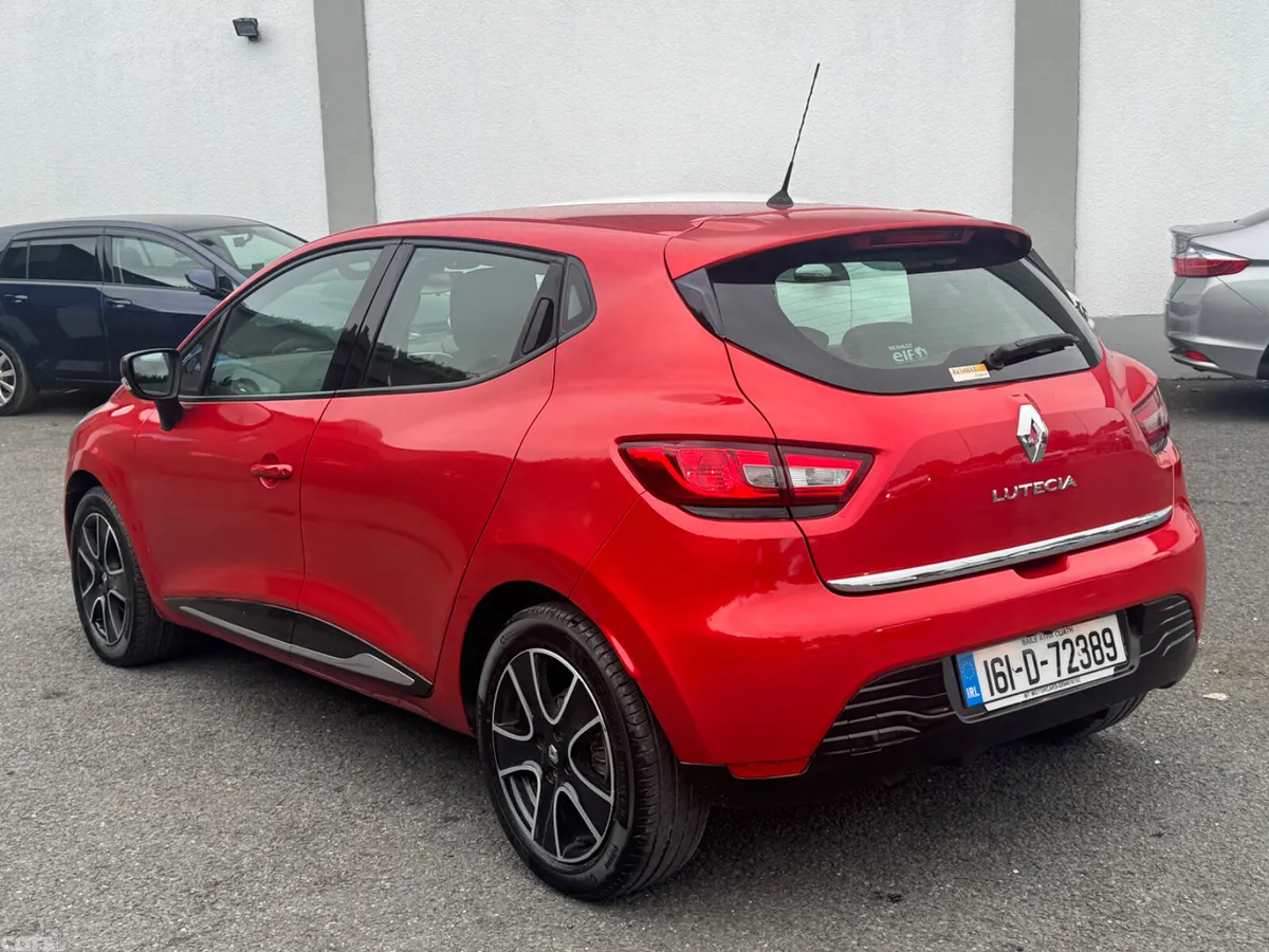 Renault Clio Hatchback, Petrol, 2016, Red