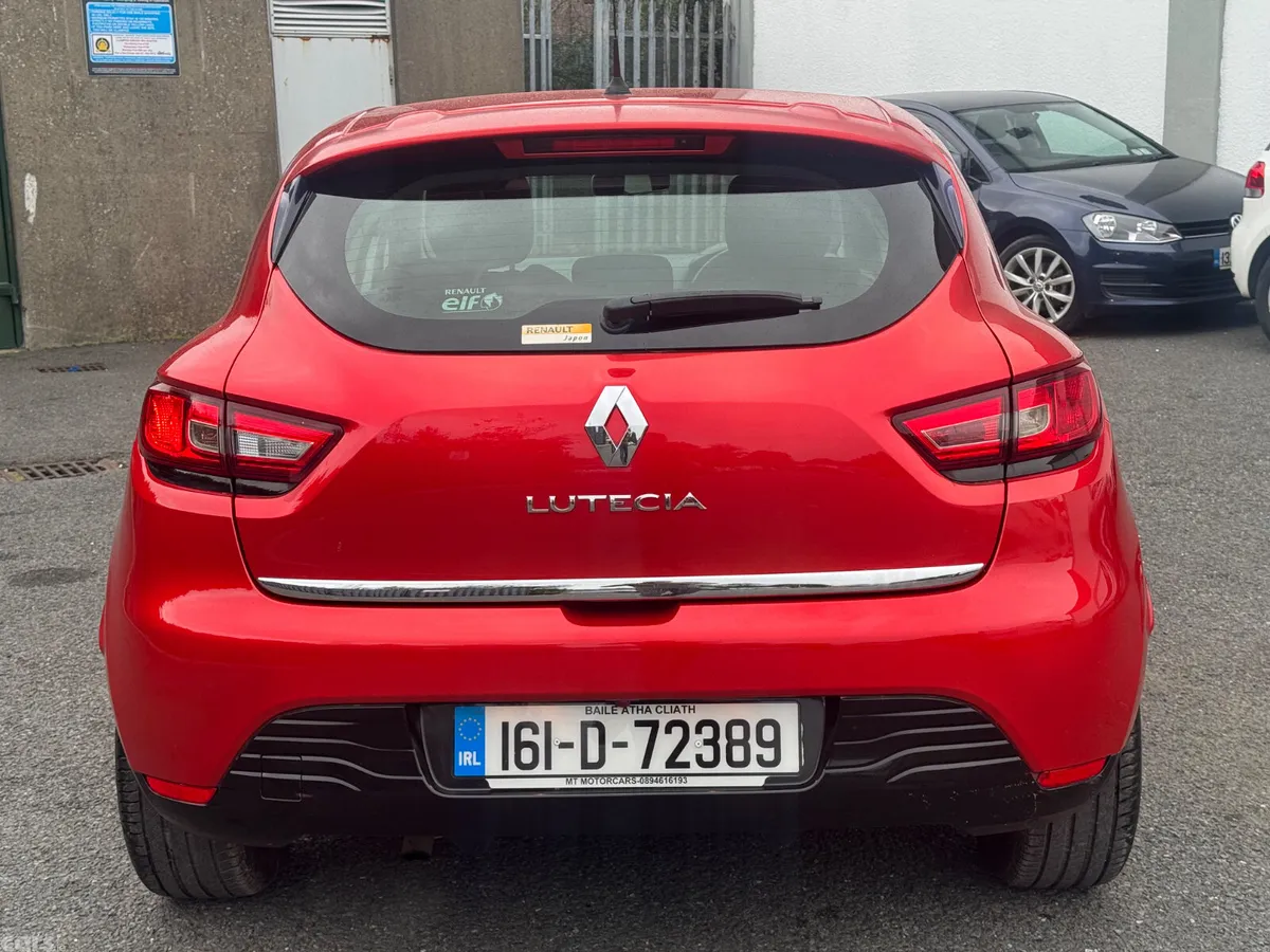Renault Clio Hatchback, Petrol, 2016, Red