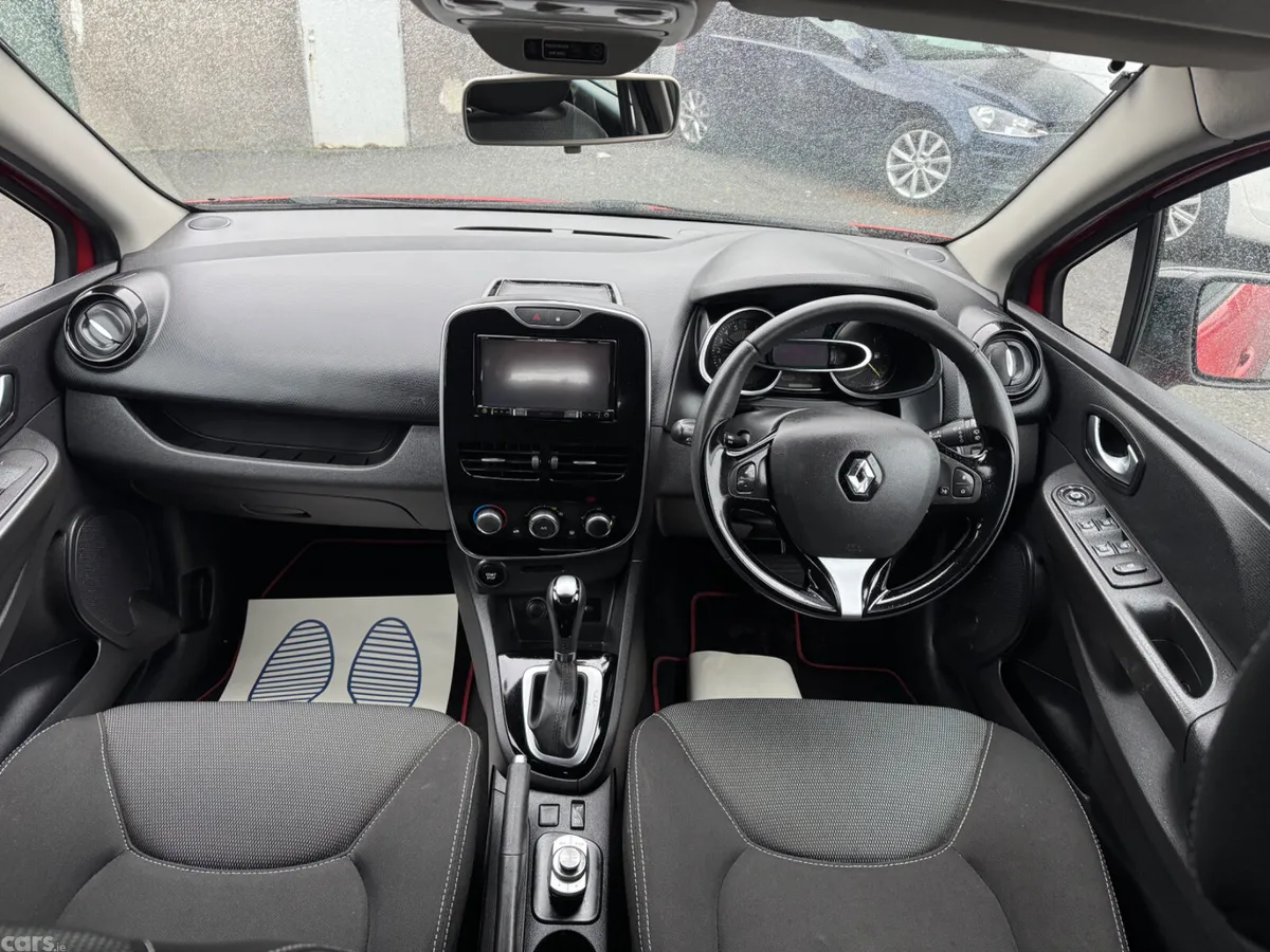 Renault Clio Hatchback, Petrol, 2016, Red