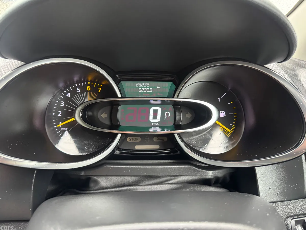 Renault Clio Hatchback, Petrol, 2016, Red