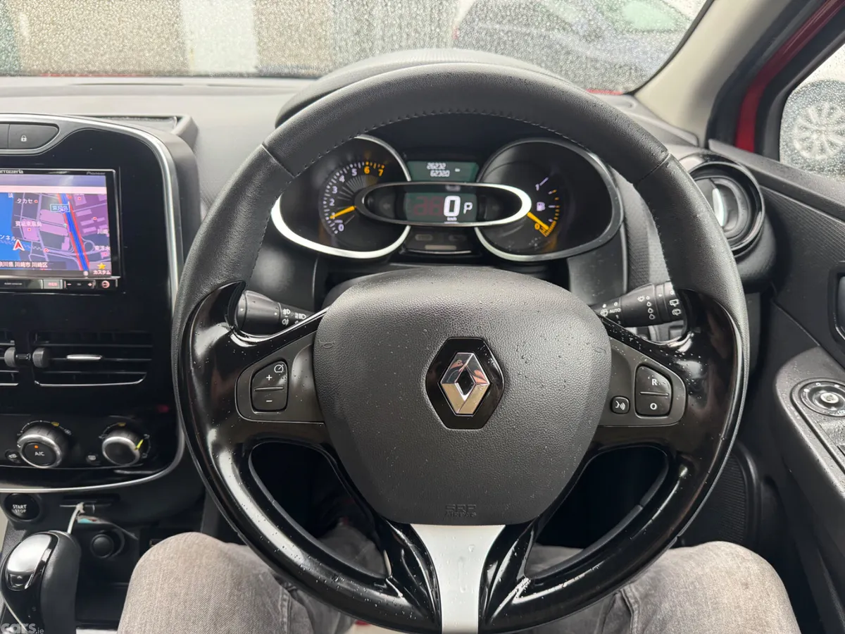 Renault Clio Hatchback, Petrol, 2016, Red