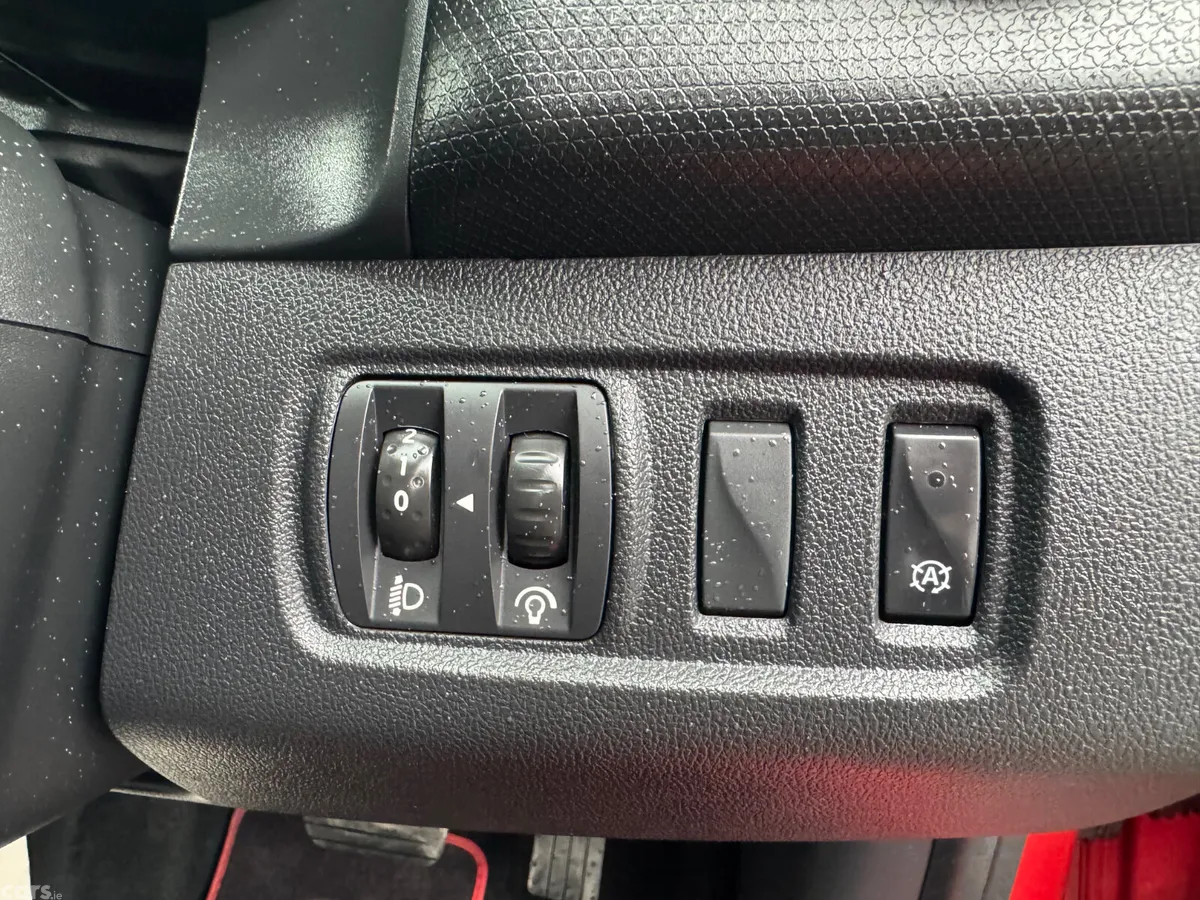 Renault Clio Hatchback, Petrol, 2016, Red