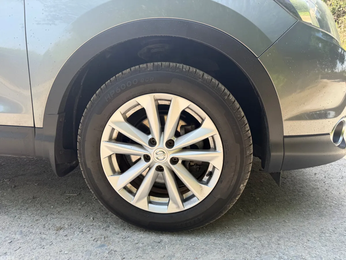 Nissan Qashqai SUV, Petrol, 2017, Grey