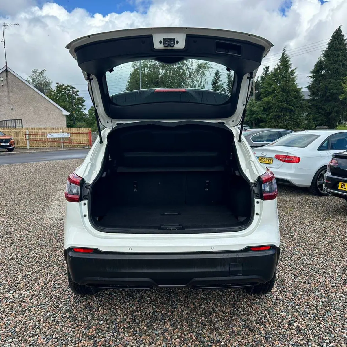 Nissan Qashqai SUV, Diesel, 2019, White