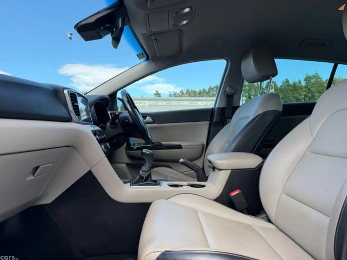 Kia Sportage MPV, Diesel Hybrid, 2021, Black